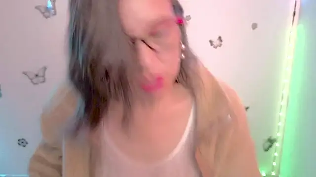 Lady breaks hearts online show from 06-03-26, 02:33