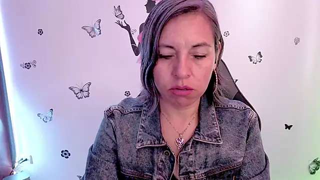 Lady breaks hearts online show from 04-09-26, 12:55