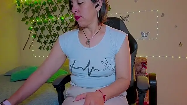 Lady breaks hearts online show from 10-15-25, 10:45