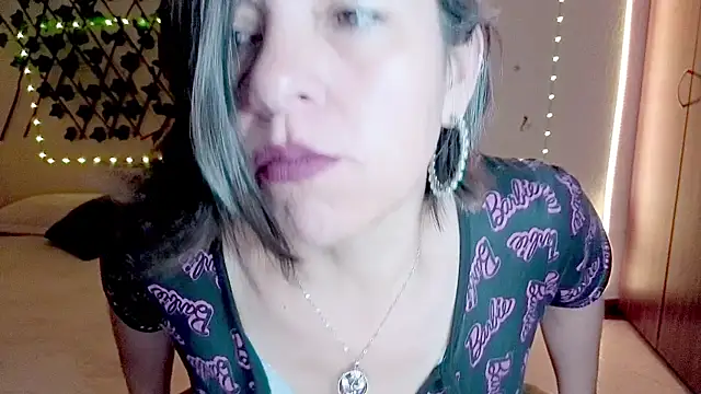 Lady breaks hearts online show from 12-17-25, 11:59