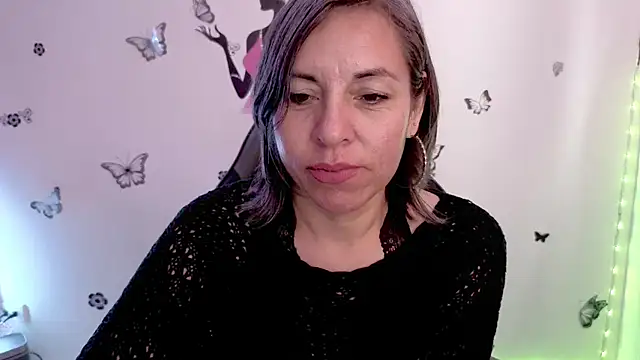 Lady breaks hearts online show from 05-04-26, 02:09