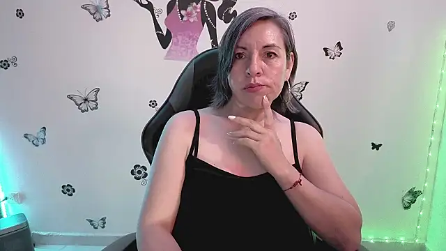 Lady breaks hearts online show from 03-09-26, 12:41