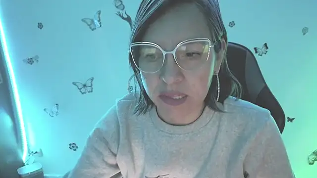 Lady breaks hearts online show from 04-12-26, 10:29