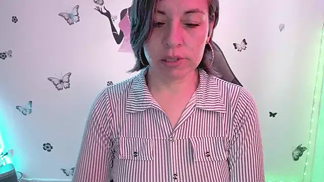 Lady breaks hearts online show from 03-12-26, 12:53