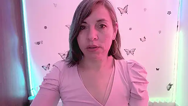 Lady breaks hearts online show from 02-25-26, 01:33