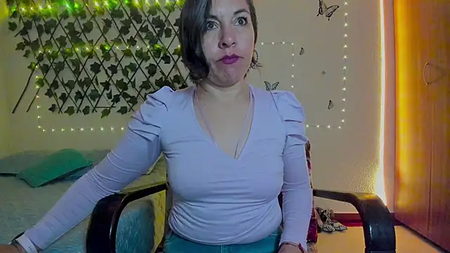 Lady breaks hearts online show from 09-25-25, 10:32