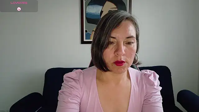 Lady breaks hearts online show from 12-04-25, 10:31