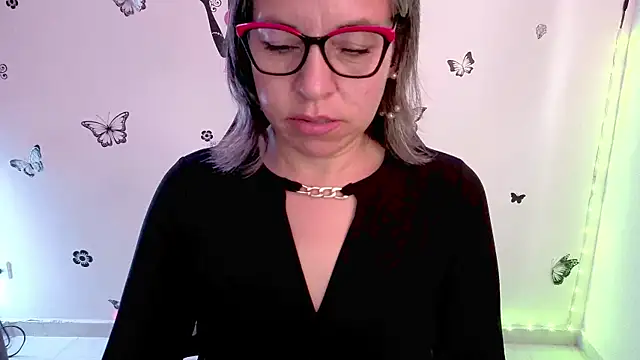 Lady breaks hearts online show from 05-12-26, 01:17