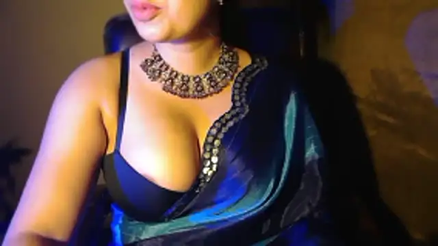 Snapshot of urvashihott chatting on 01-17-26, 05:38 urvashihott online show from 01-17-26, 05:38