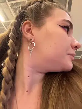 Snapshot of Holy_Tereza chatting on 02-14-26, 03:45 Holy Tereza online show from 02-14-26, 03:45