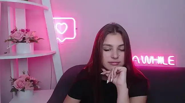Snapshot of MilanaAngelAs chatting on 02-17-25, 11:44 MilanaAngelAs online show from 02-17-25, 11:44