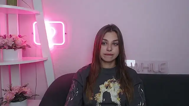 Snapshot of MilanaAngelAs chatting on 09-13-25, 04:34 MilanaAngelAs online show from 09-13-25, 04:34