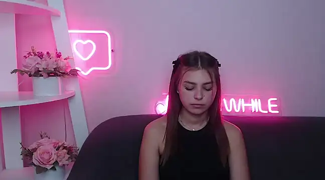 Snapshot of MilanaAngelAs chatting on 02-21-25, 05:53 MilanaAngelAs online show from 02-21-25, 05:53