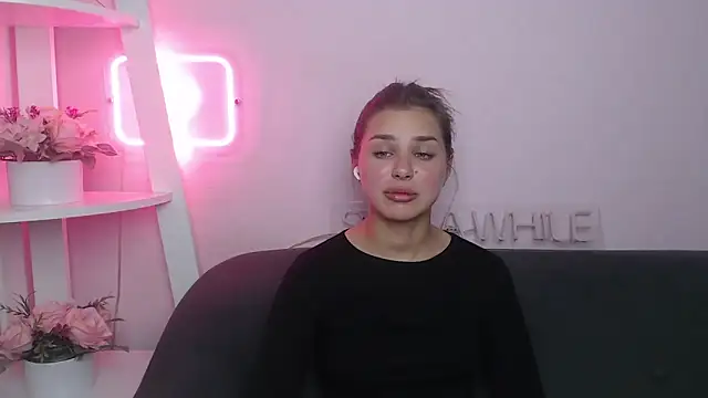 Snapshot of MilanaAngelAs chatting on 10-18-25, 04:53 MilanaAngelAs online show from 10-18-25, 04:53
