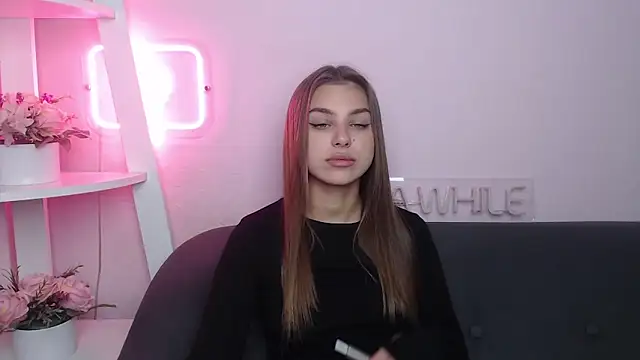 Snapshot of MilanaAngelAs chatting on 10-11-25, 04:46 MilanaAngelAs online show from 10-11-25, 04:46