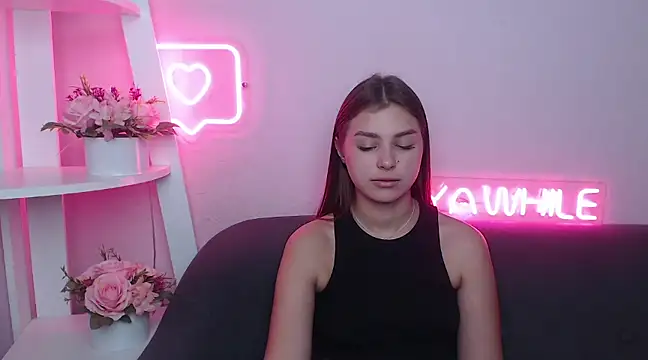 Snapshot of MilanaAngelAs chatting on 02-21-25, 08:40 MilanaAngelAs online show from 02-21-25, 08:40