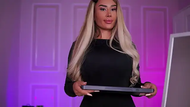 EvaZane online show from 10-28-25, 10:09