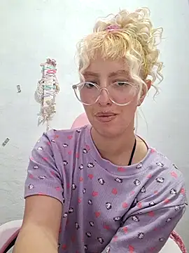 stargril2020 online show from 05-05-26, 01:47