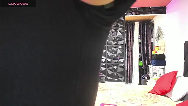 Snapshot of charlottemeyerr chatting on 09-20-25, 10:04 charlottemeyerr online show from 09-20-25, 10:04