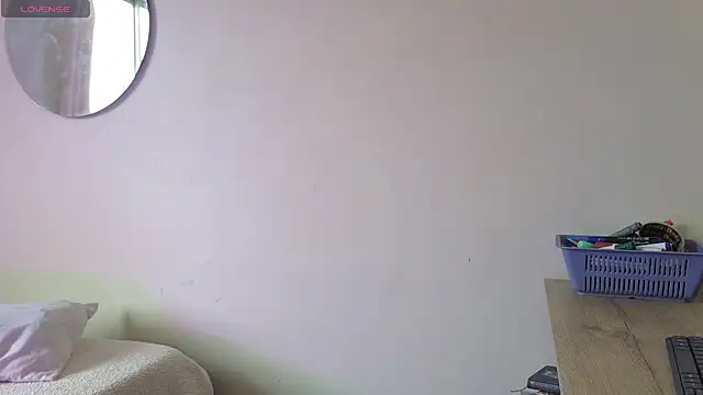 Snapshot of ViolettaSummer chatting on 10-26-25, 03:01 ViolettaSummer online show from 10-26-25, 03:01