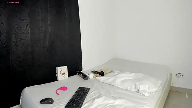 Lorena Hawkins online show from 11-30-25, 06:36