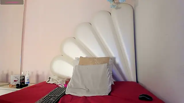 Lorena Hawkins online show from 02-19-25, 01:39