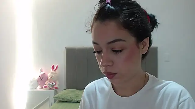 Caribbean beauty  online show from 11-12-25, 01:43