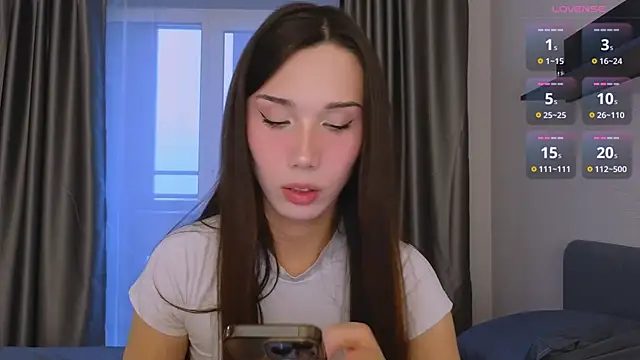 Kaia Sunshine Mia online show from 12-18-25, 11:58