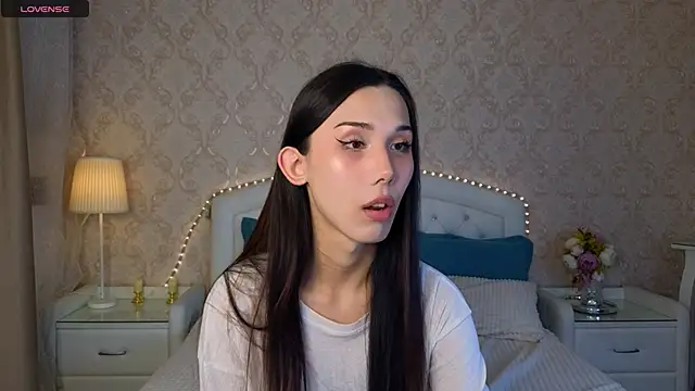 Kaia Sunshine Mia online show from 10-12-25, 01:12