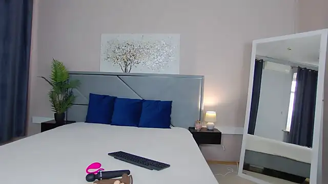 NicoleRosss online show from 12-14-25, 09:37