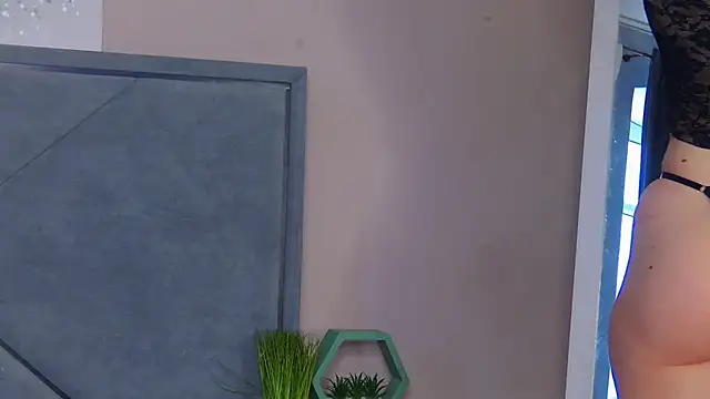 NicoleRosss online show from 04-12-26, 01:58