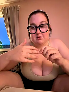Snapshot of Misssmilf chatting on 10-02-25, 04:54 Misssmilf online show from 10-02-25, 04:54