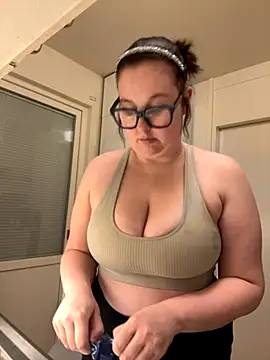 Snapshot of Misssmilf chatting on 10-20-25, 04:40 Misssmilf online show from 10-20-25, 04:40