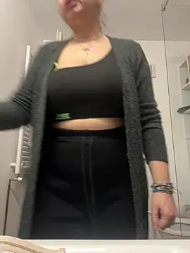 AllysonK online show from 04-10-26, 08:21