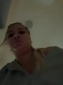 AllysonK online show from 05-18-26, 01:05