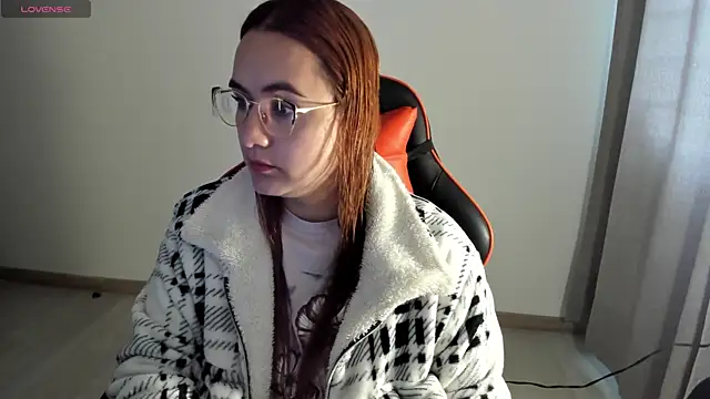 Snapshot of maryluna95 chatting on 10-14-25, 04:18 maryluna95 online show from 10-14-25, 04:18