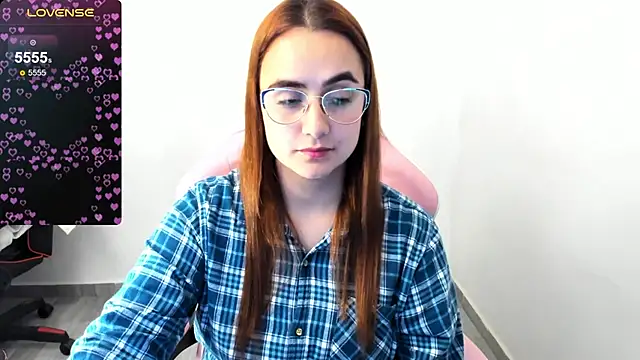 Snapshot of maryluna95 chatting on 02-06-25, 01:16 maryluna95 online show from 02-06-25, 01:16