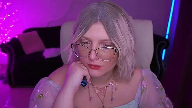 Snapshot of CoolTatis chatting on 02-27-26, 07:30 CoolTatis online show from 02-27-26, 07:30