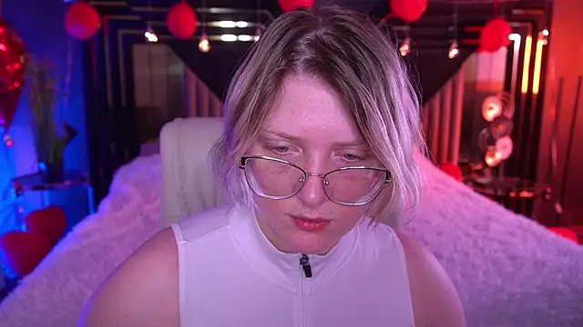 Snapshot of CoolTatis chatting on 02-26-26, 08:14 CoolTatis online show from 02-26-26, 08:14