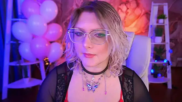 Snapshot of CoolTatis chatting on 02-14-26, 08:36 CoolTatis online show from 02-14-26, 08:36