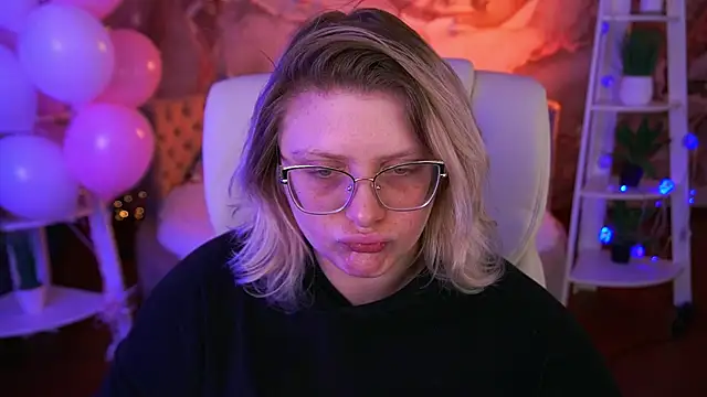 Snapshot of CoolTatis chatting on 02-16-26, 07:07 CoolTatis online show from 02-16-26, 07:07