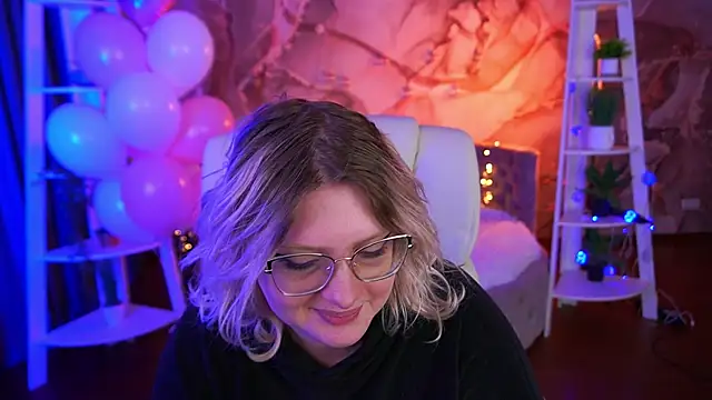 Snapshot of CoolTatis chatting on 02-15-26, 07:31 CoolTatis online show from 02-15-26, 07:31