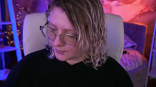 Snapshot of CoolTatis chatting on 02-09-26, 02:04 CoolTatis online show from 02-09-26, 02:04