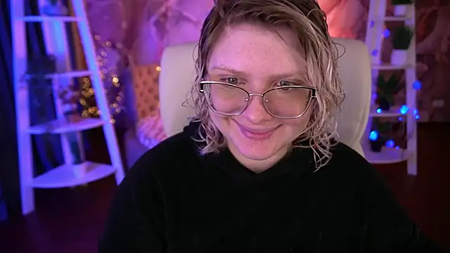 Snapshot of CoolTatis chatting on 02-06-26, 06:31 CoolTatis online show from 02-06-26, 06:31