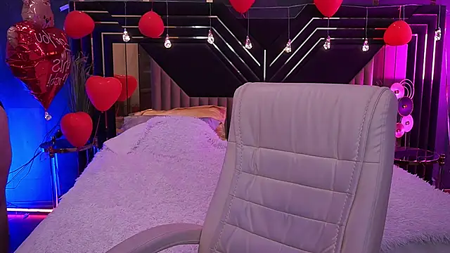 Snapshot of CoolTatis chatting on 02-25-26, 09:09 CoolTatis online show from 02-25-26, 09:09