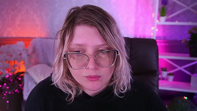 Snapshot of CoolTatis chatting on 02-10-26, 07:18 CoolTatis online show from 02-10-26, 07:18