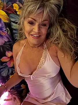 annika lately online show from 04-10-26, 03:24