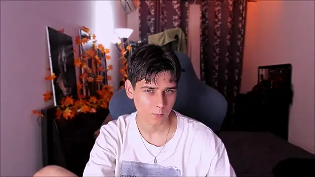 Foxicfu online show from 11-03-25, 01:04