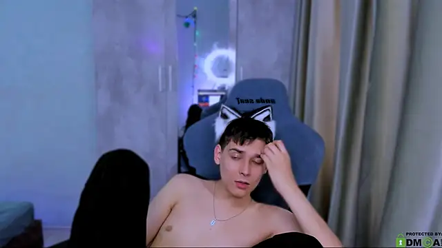 Foxicfu online show from 02-04-25, 10:21