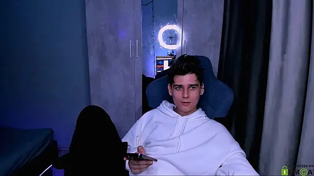 Foxicfu online show from 03-19-25, 03:51